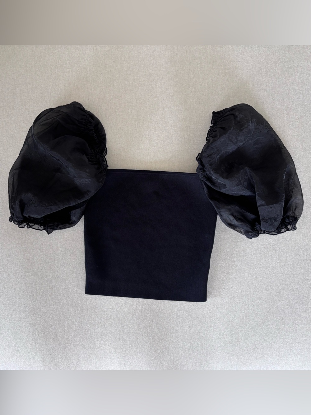 Wilfred Aritzia top black XS puff short sleeves cropped